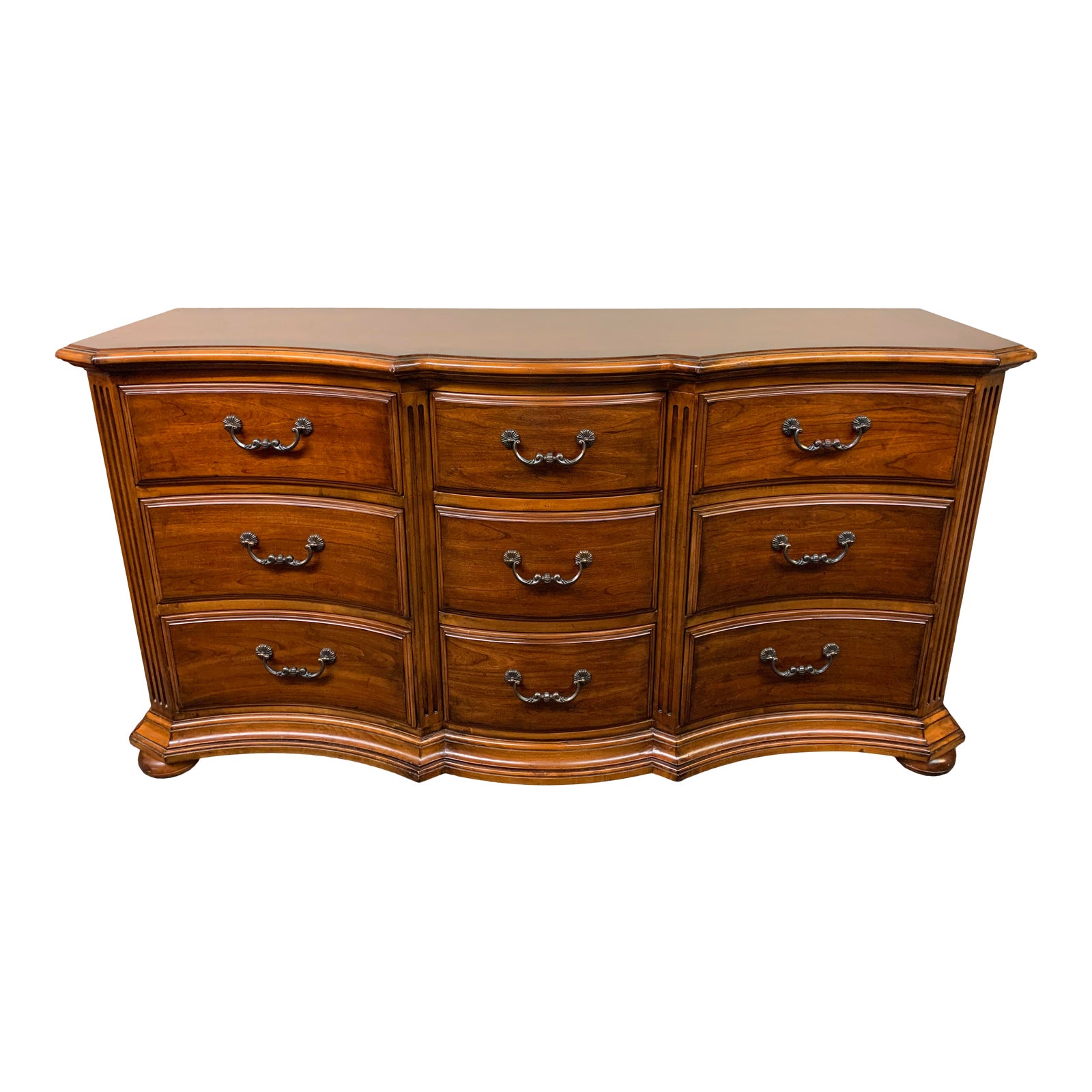 dresser ethan allen Louis Double Please note that while samples are an excellent representation of our finishes Ethan Allen Serpentine Dresser -
