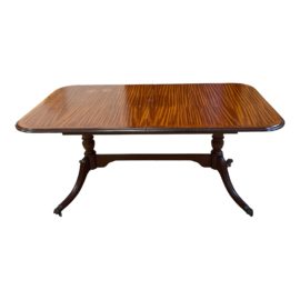 Mid 20th Century Traditional Tiger Flame Mahogany Dining Table