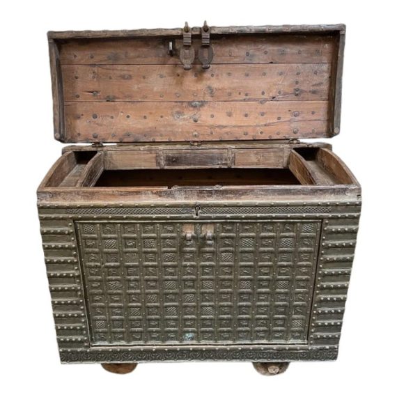 19th-century-damchiya-dowry-chest-from-east-india-4403