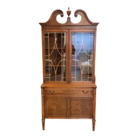 Ethan Allen Colonial Style Display Hutch
