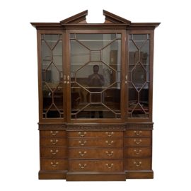 Kittinger Colonial Williamsburg Lighted Display Two Piece Hutch. Original Price: $5,000