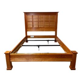 Queen Size Stickley Furniture Saint Andrews Bed Frame. Original Price: $2,500