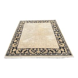 Traditional Tone-On-Tone 100% Wool Area Rug - 9′ × 12′2″
