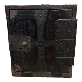 Antique Japanese Box Shape Tansu