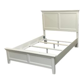 Living Spaces Classic White Panel Bedframe, a Fulll