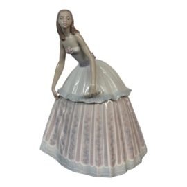 Jose Puche for Lladró Figurine #5858 "Waiting to Dance"