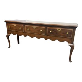 Late 20th Century Henkel Harris Jamestown Colony Queen Anne Mahogany Sideboard