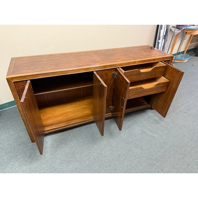 Circa 1960's Heritage Drexel Heritage Dynasty Sideboard - Design