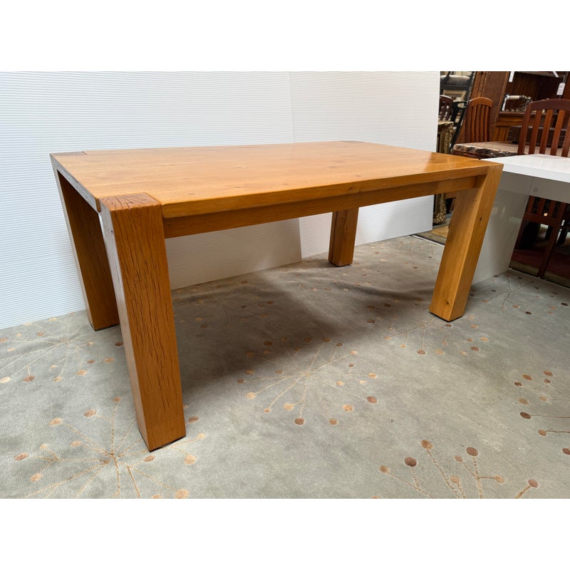 Crate & Barrel 木製ダイニングテーブル Crate & Barrel Big Sur Dining Table. Original Price: $1,900