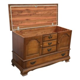 Lane Vintage Lift Top Cedar Chest