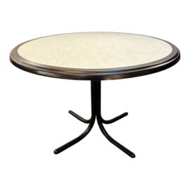 Stratifié Moule Dining Table