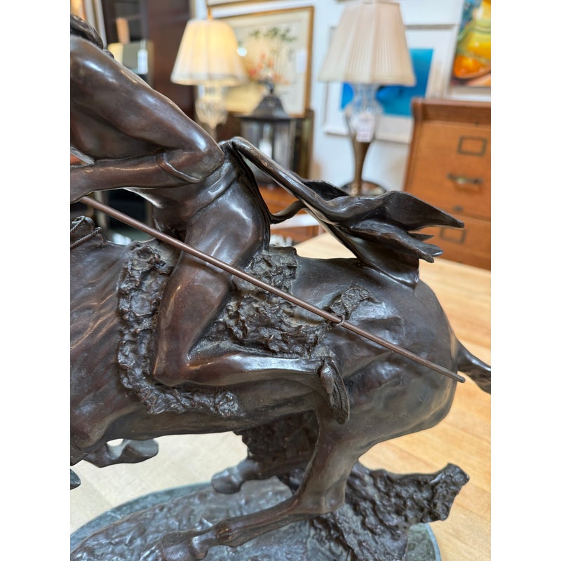 Fredeic Remington Roman Bronze Cheyenne Statue on Marble - Design