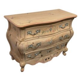 Pulaski Furniture Bombe Chest of Drawers